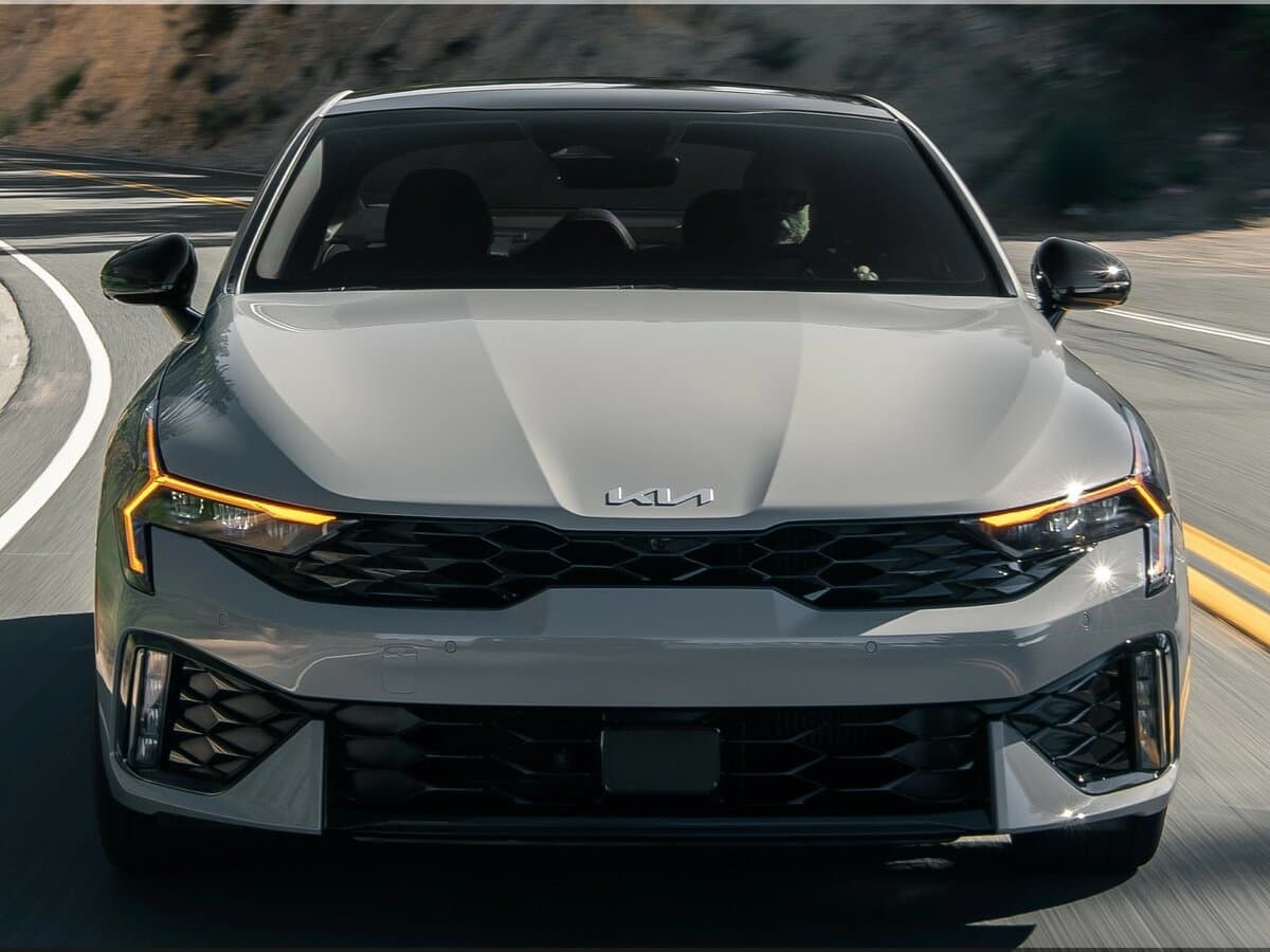 Kia K5 III Restayling — Öndən