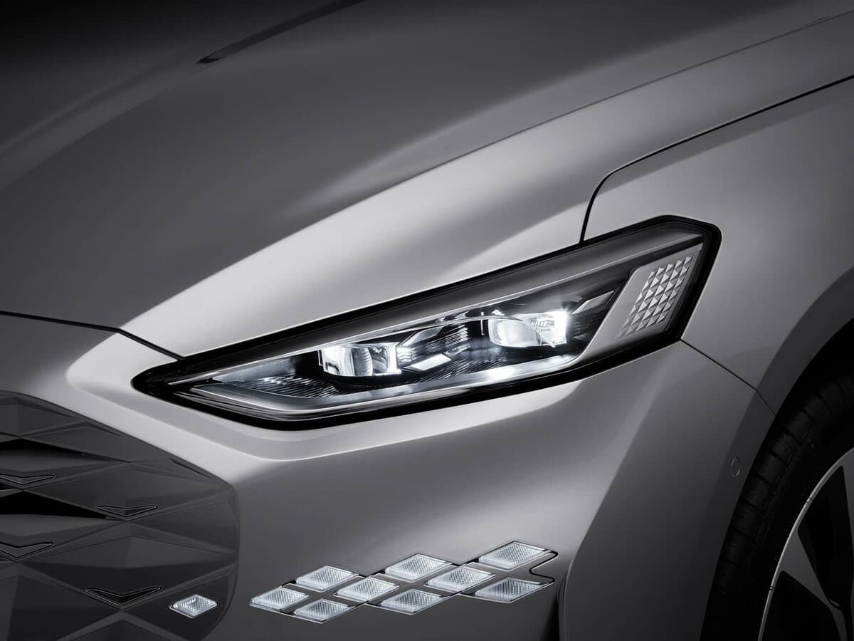 Kia K8 I — Fara