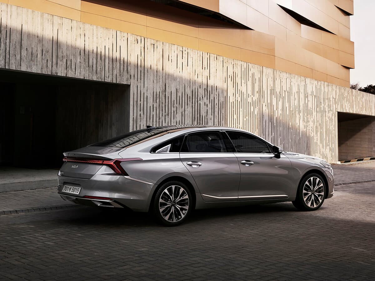 Kia K8 I — 3/4 arxadan