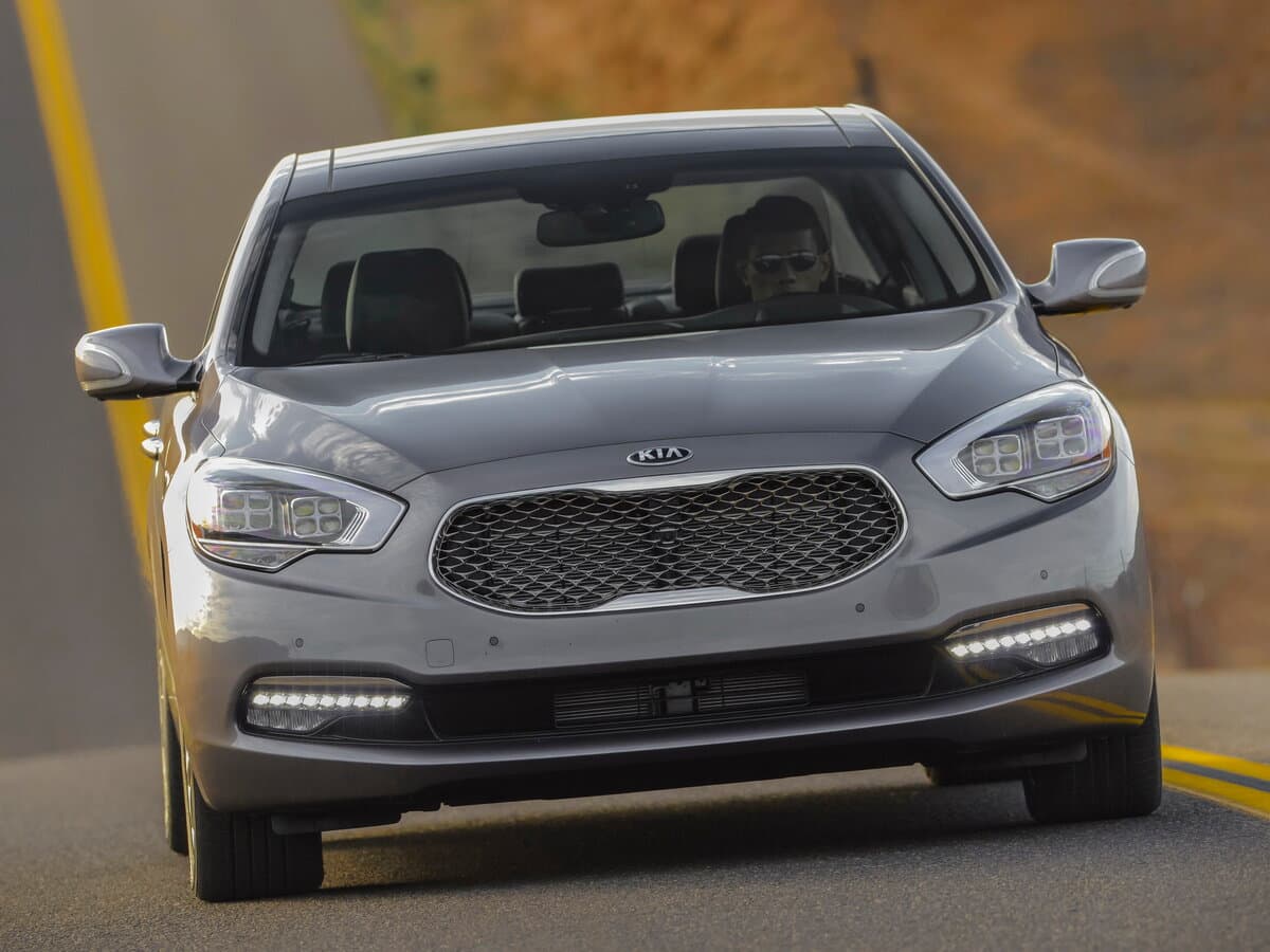 Kia K900 I — Öndən