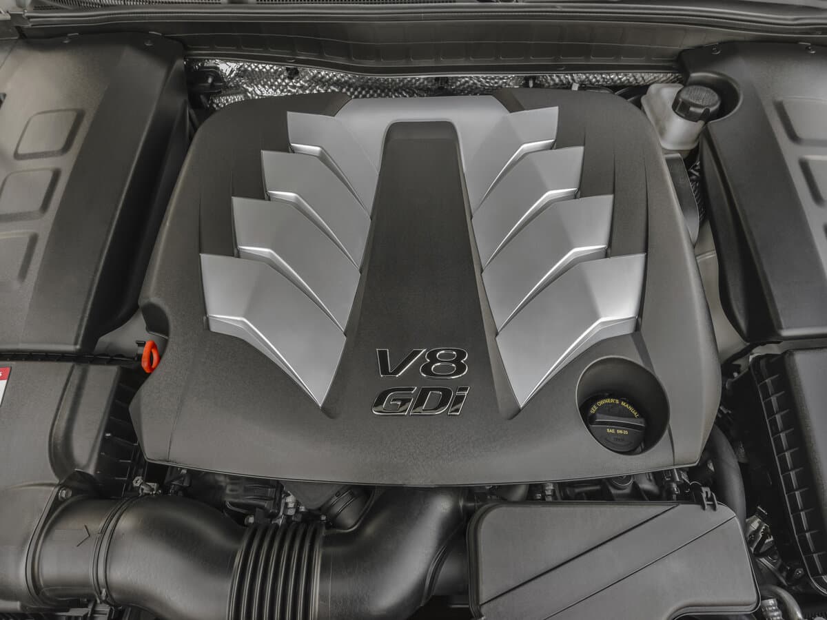 Kia K900 I — Salon, arxadan