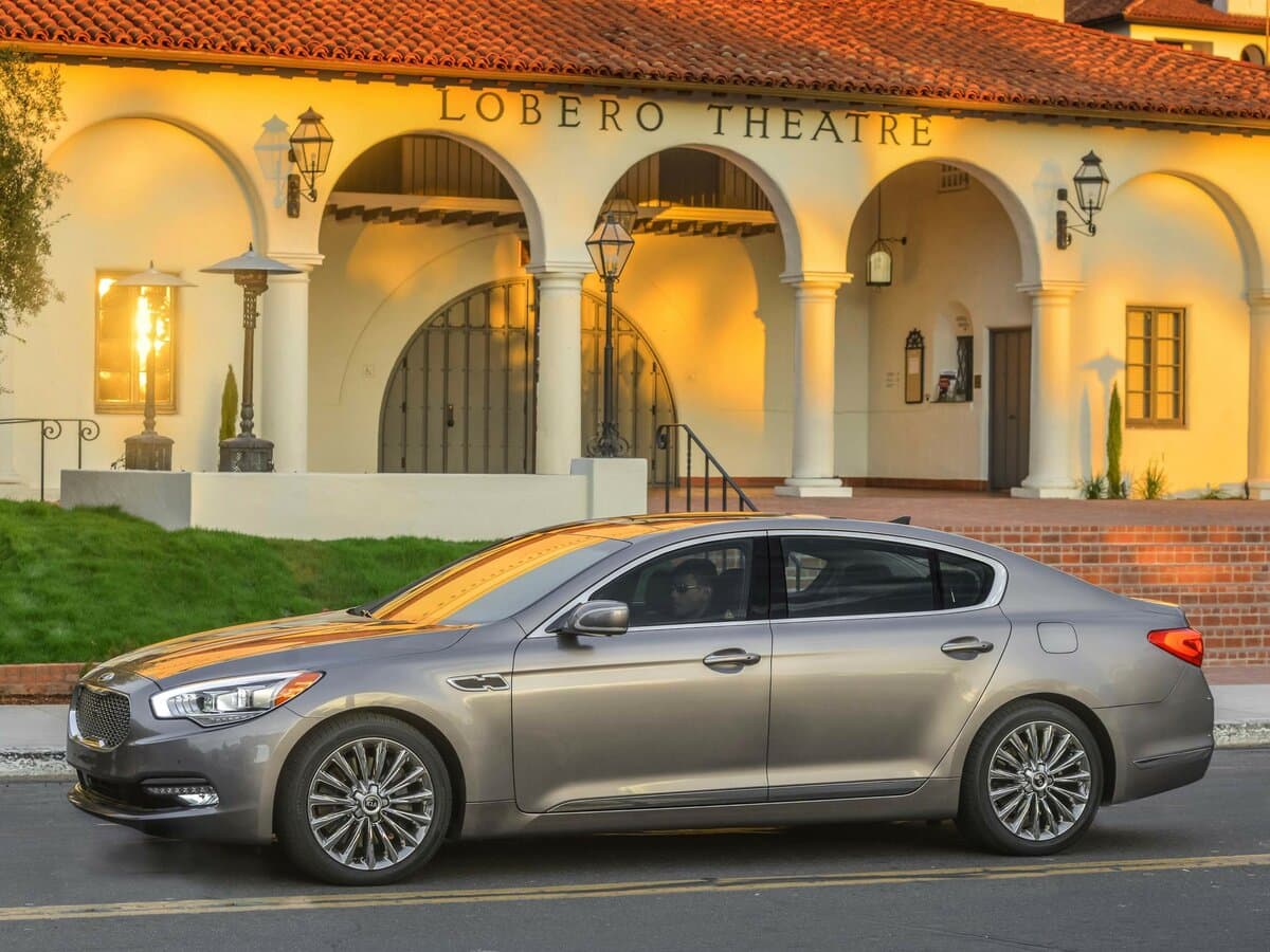 Kia K900 I — Yandan