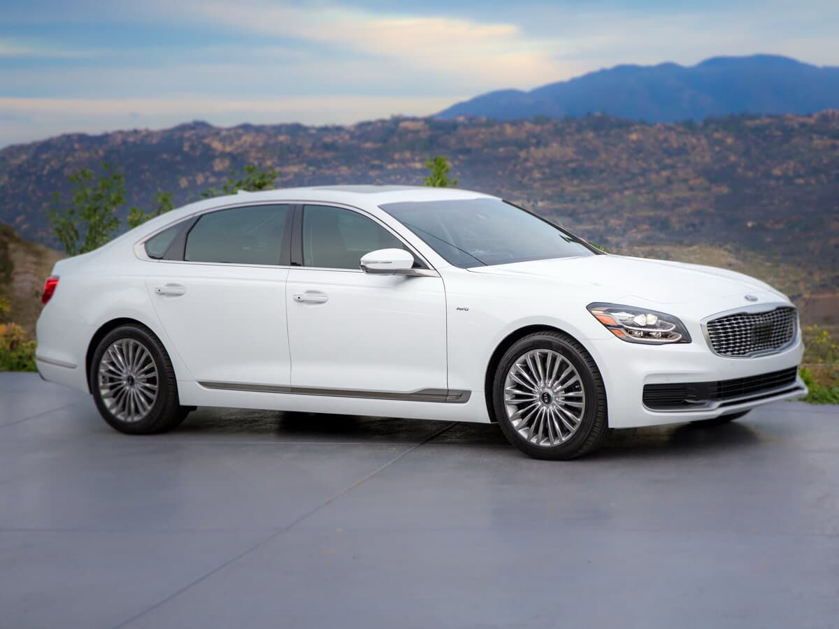 Kia K900 II — Yandan