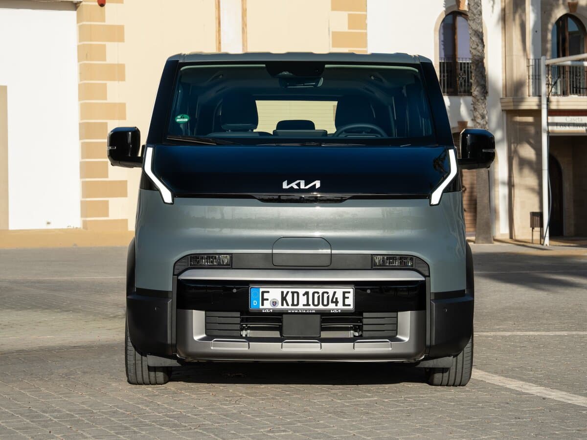 Kia PV5 2025 – indiyədək — Öndən