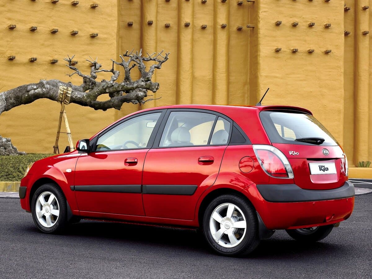 Kia Rio II — 3/4 arxadan