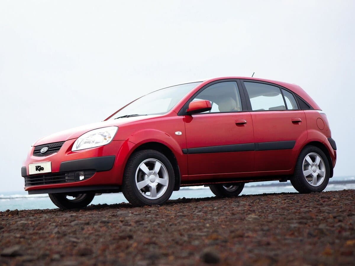 Kia Rio II — Yandan