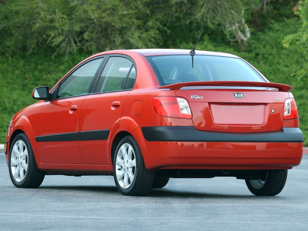 Kia Rio II — 3/4 arxadan
