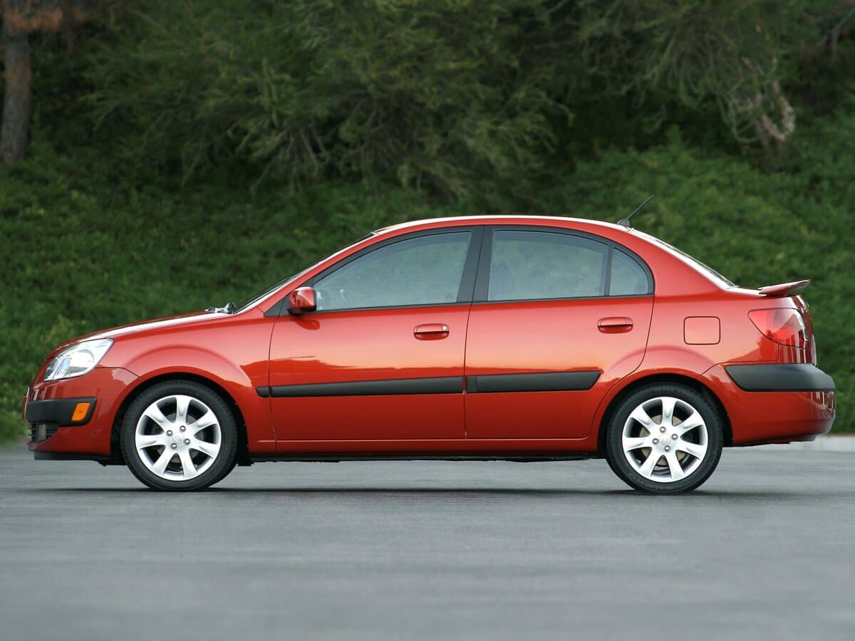 Kia Rio II — Yandan