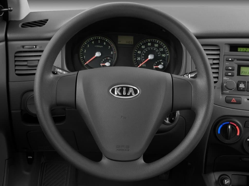 Kia Rio II — Sükan