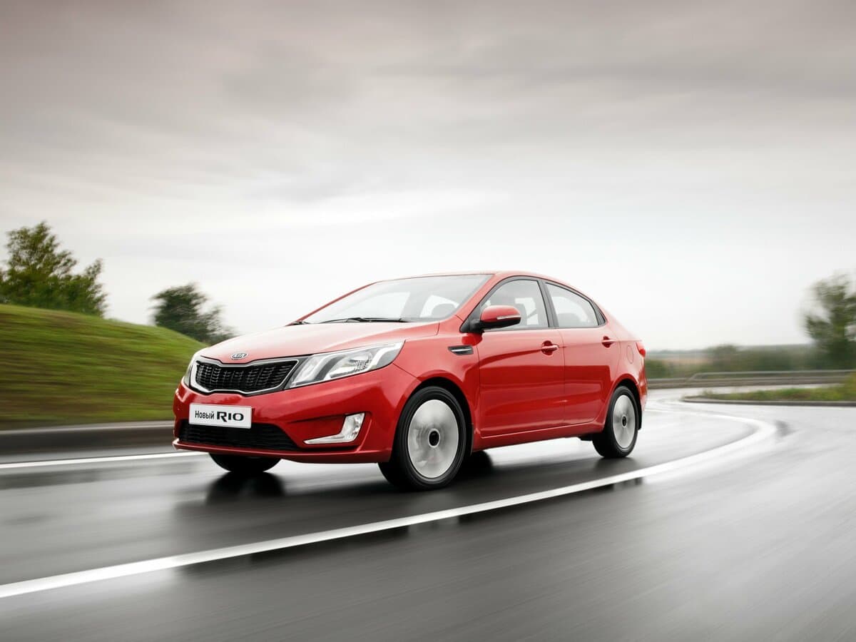 Kia Rio III — Salon, arxadan