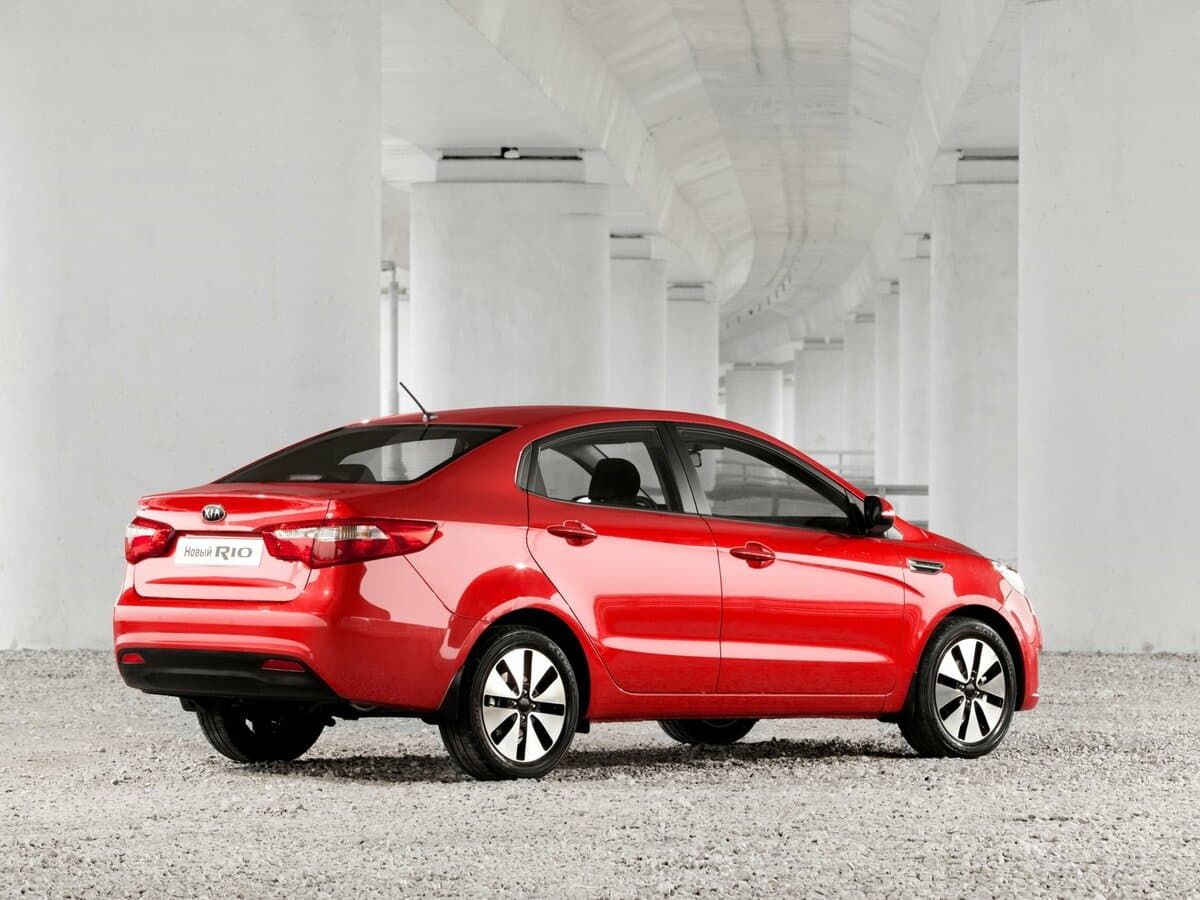 Kia Rio III — 3/4 arxadan
