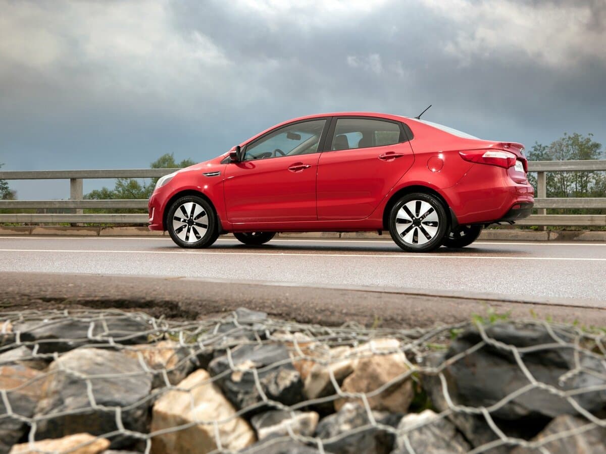 Kia Rio III — Yandan