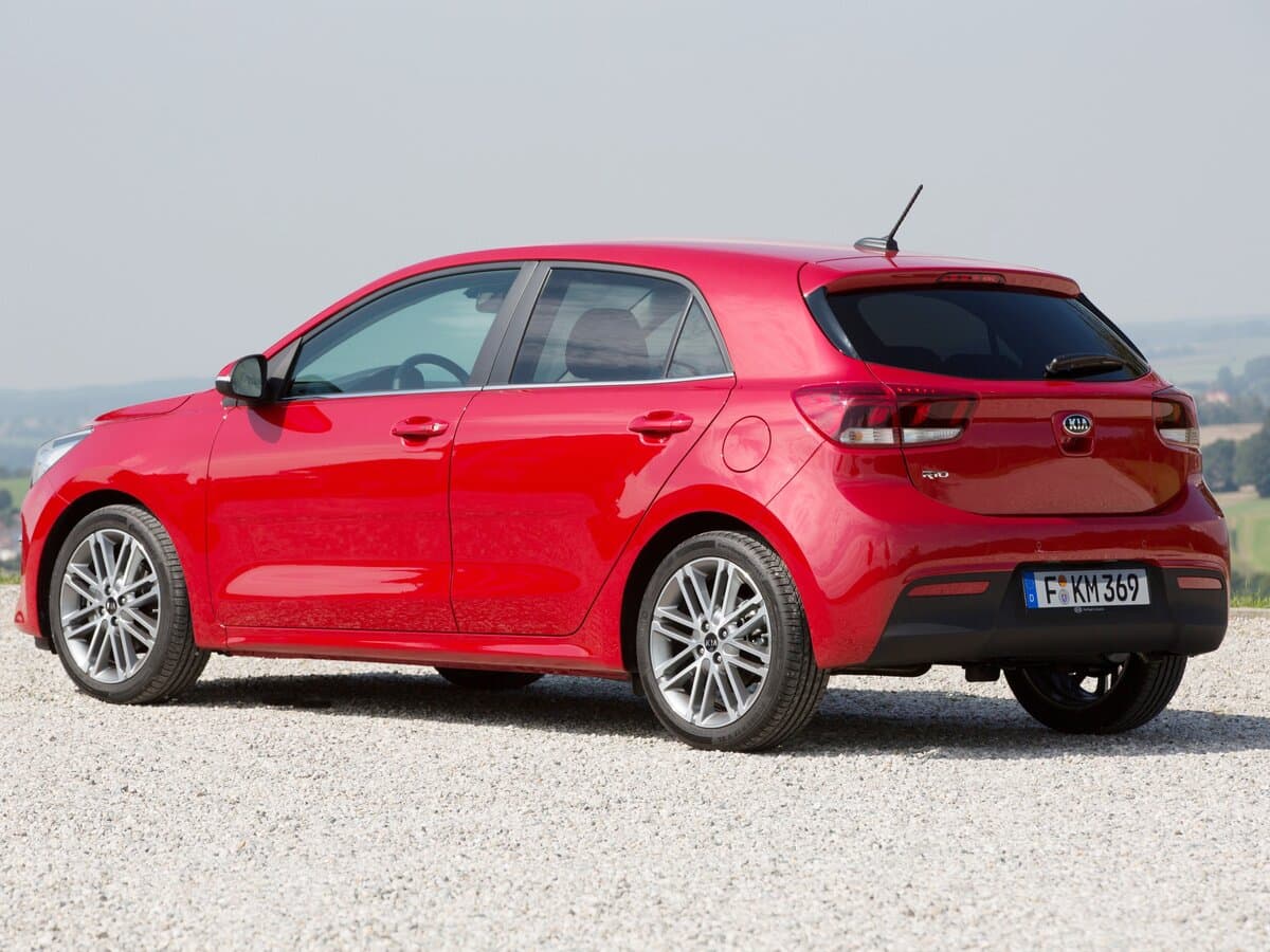 Kia Rio IV — 3/4 arxadan