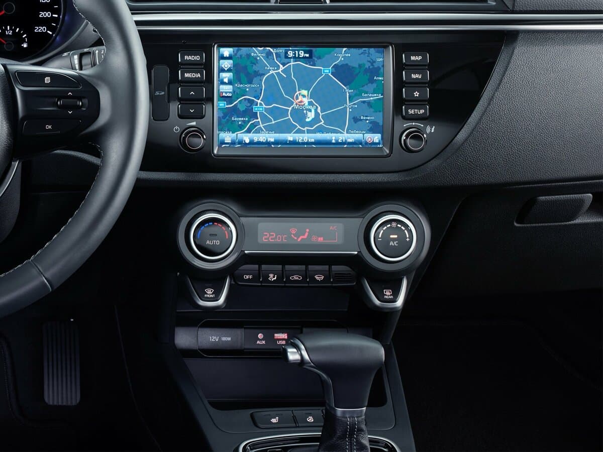 Kia Rio IV — Salon, öndən