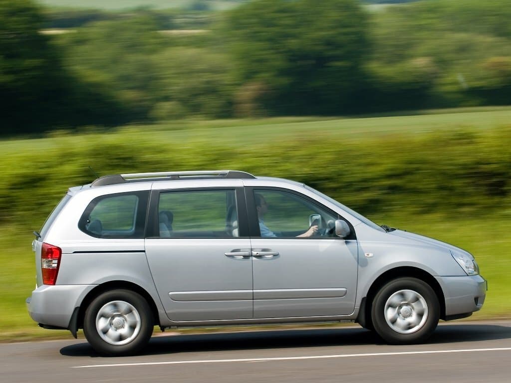 Kia Sedona II — Yandan
