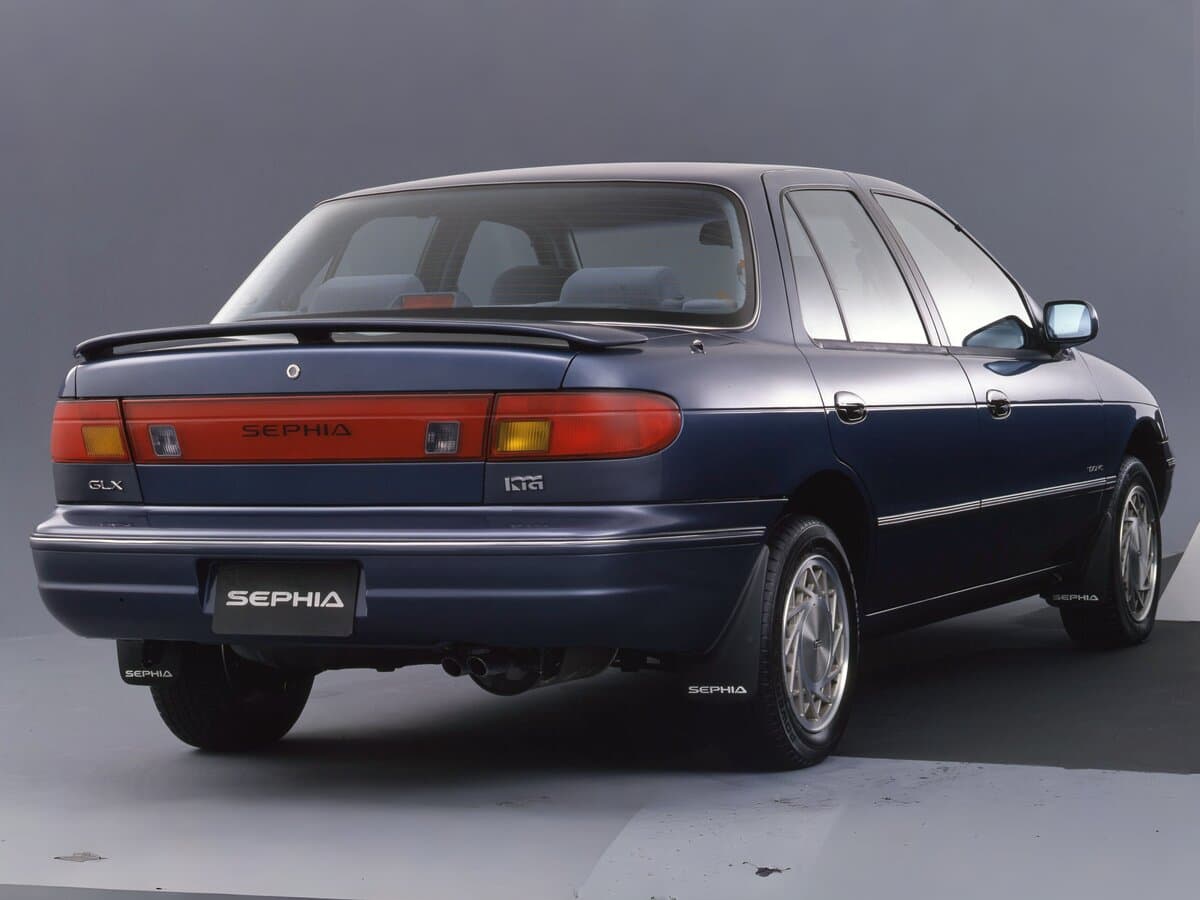 Kia Sephia I — 3/4 arxadan
