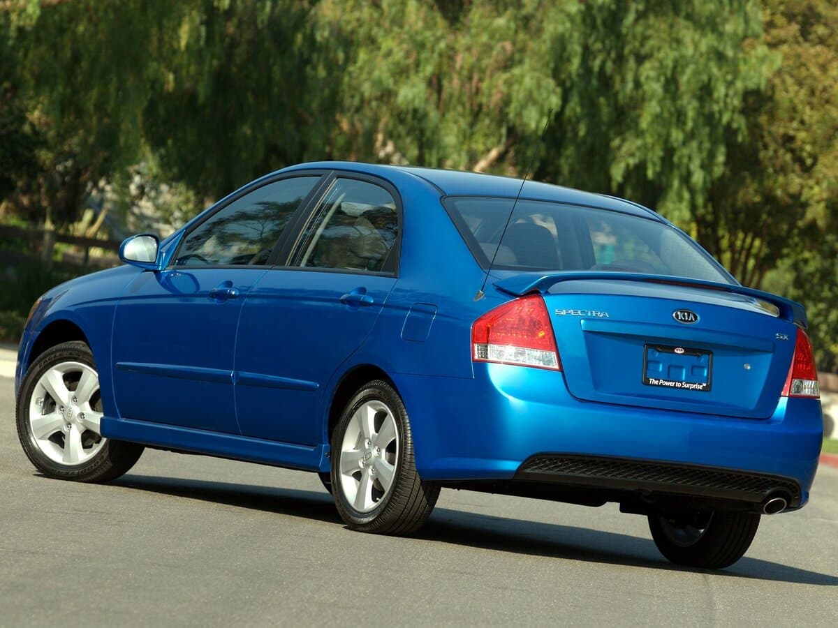 Kia Spectra II — 3/4 arxadan