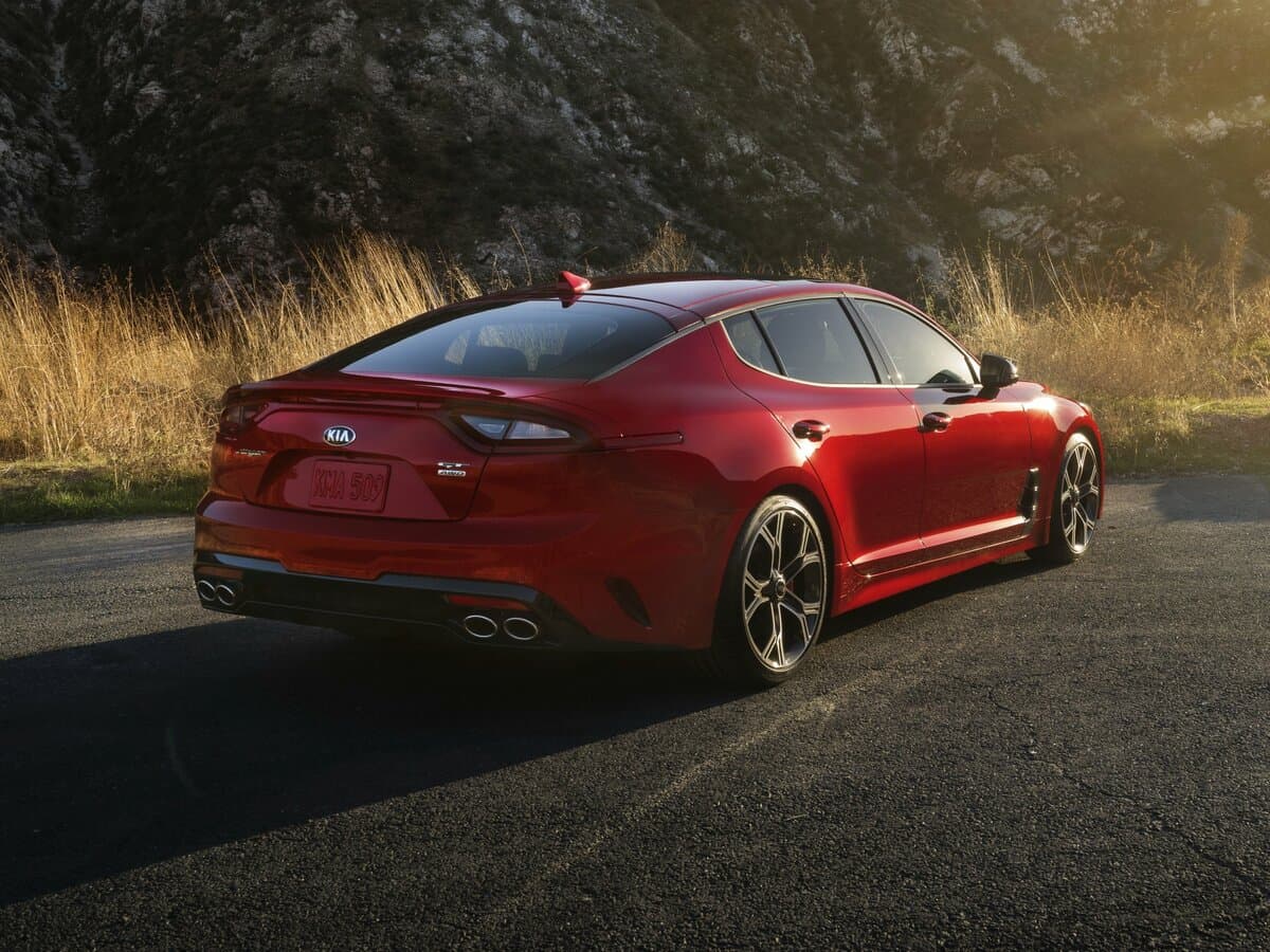 Kia Stinger I — 3/4 arxadan