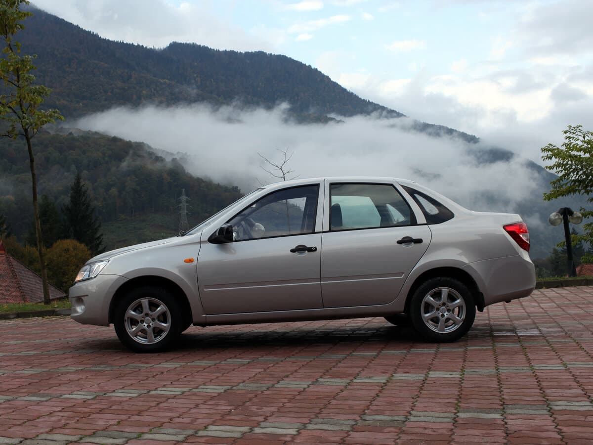 Lada (Vaz) Granta I — Yandan