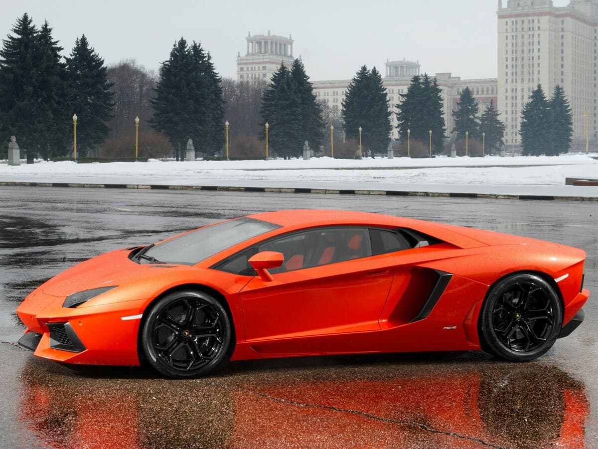 Lamborghini Aventador I — Yandan