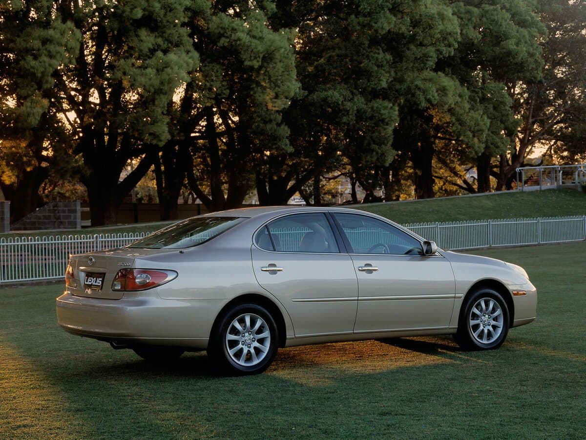 Lexus ES IV — 3/4 arxadan