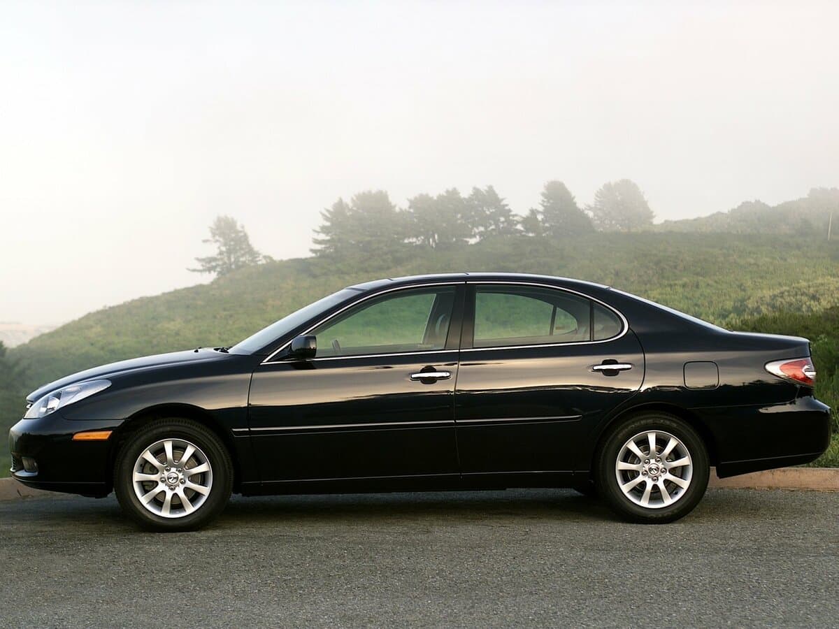 Lexus ES IV — Yandan