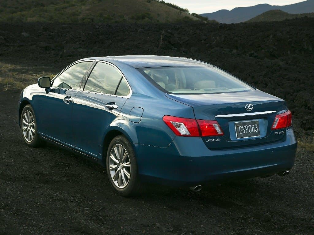 Lexus ES V — 3/4 arxadan
