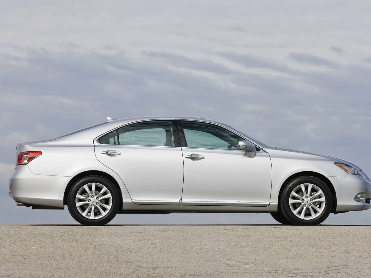 Lexus ES V Restayling — Yandan