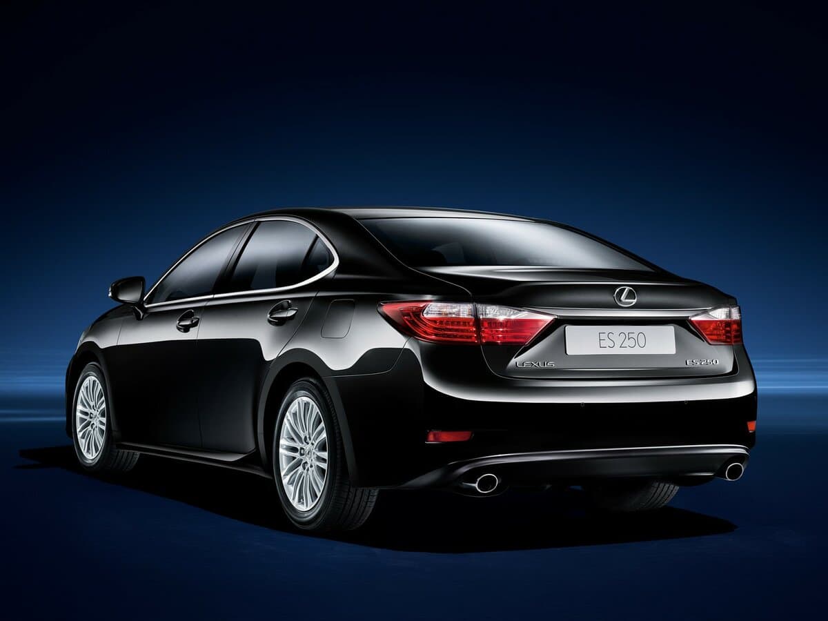 Lexus ES VI — 3/4 arxadan