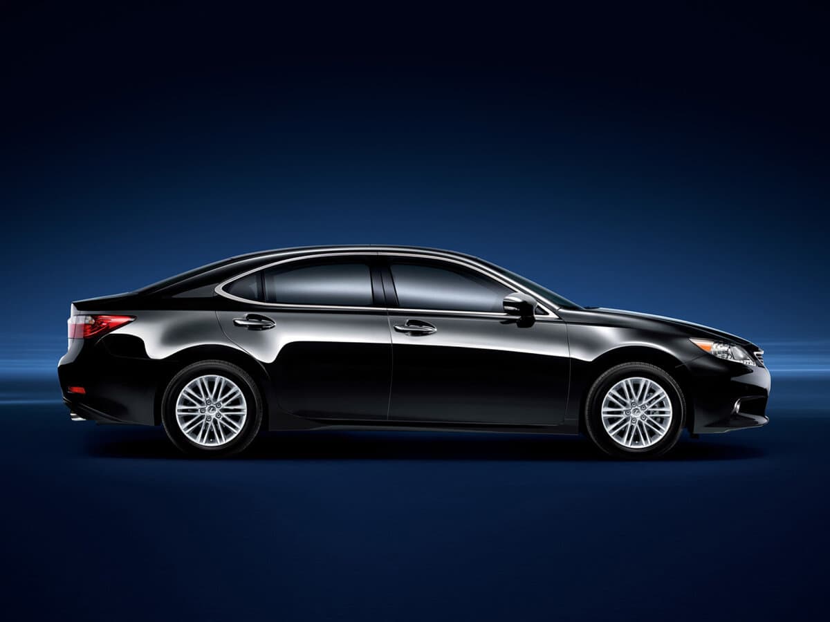 Lexus ES VI — Yandan