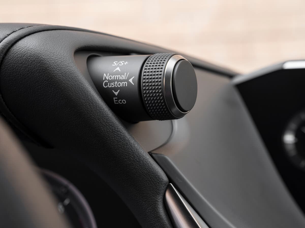 Lexus ES VII — Salon, arxadan