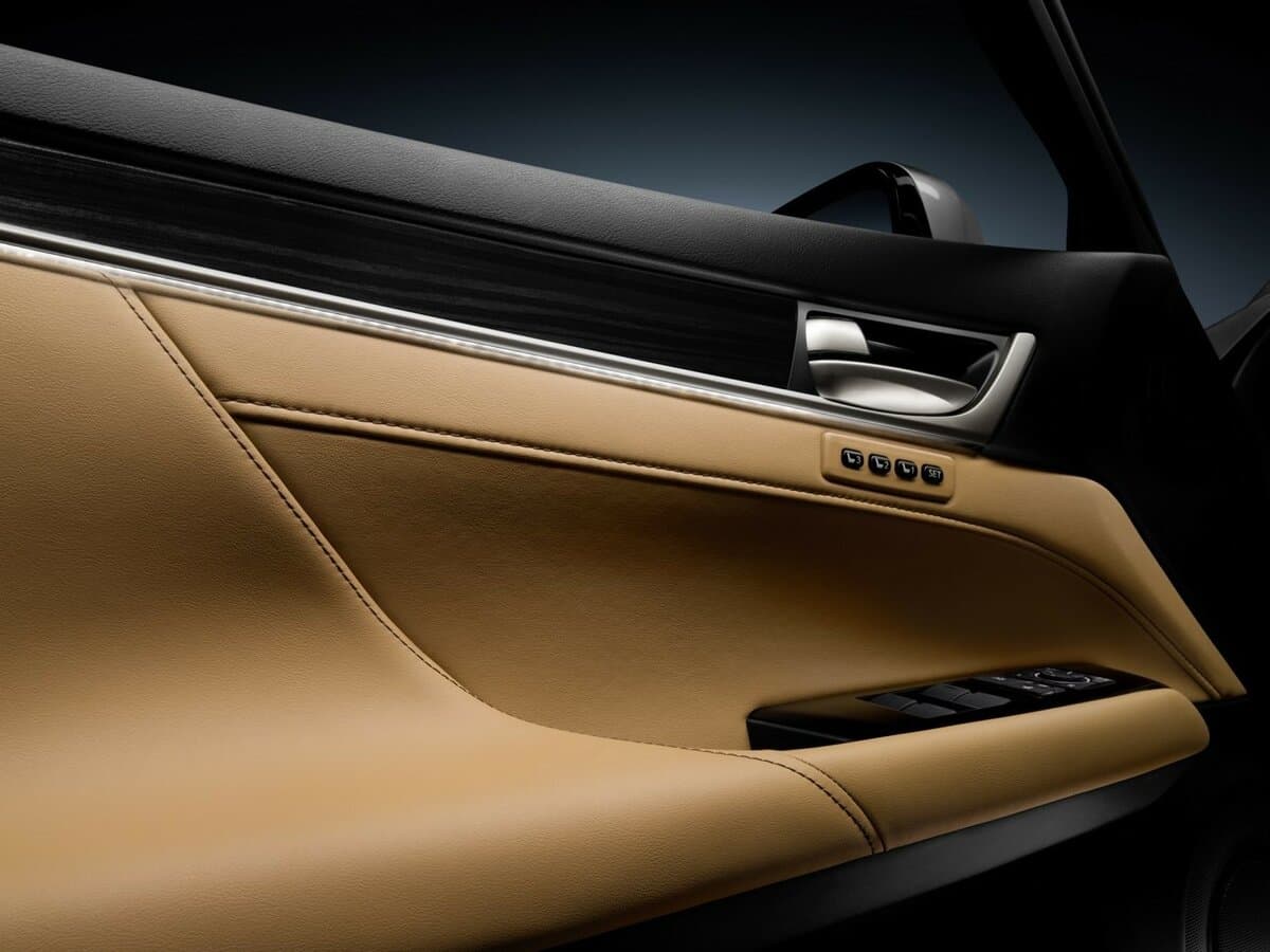 Lexus GS IV — Qapı