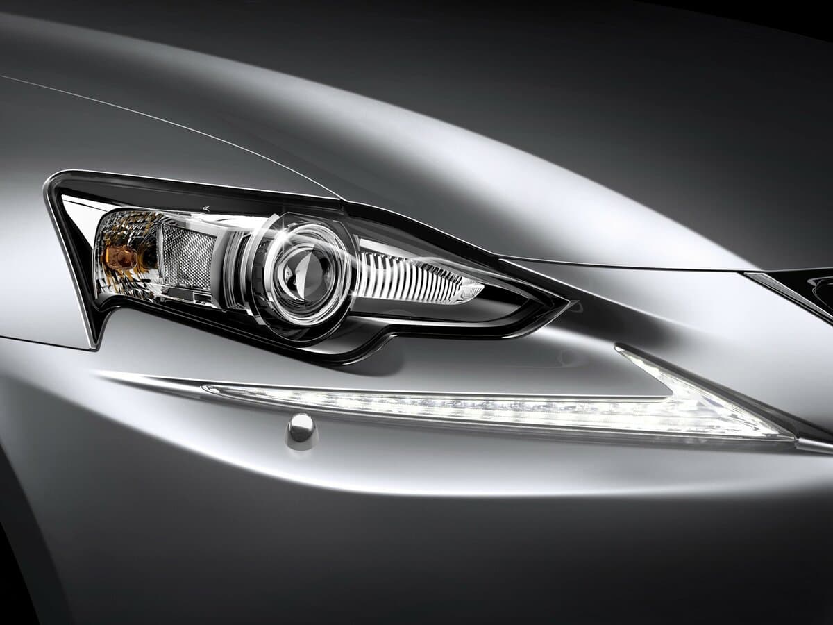 Lexus IS III — Fara