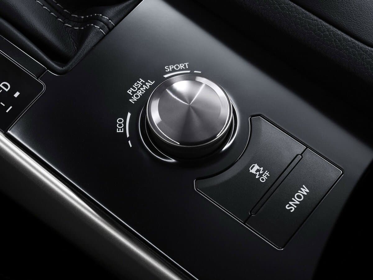 Lexus IS III — Salon, arxadan