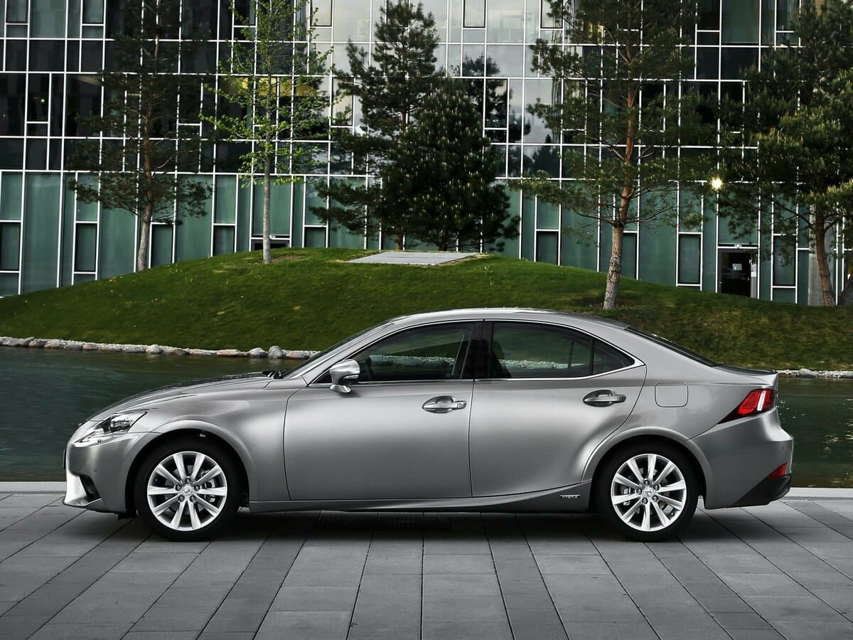 Lexus IS III — Yandan