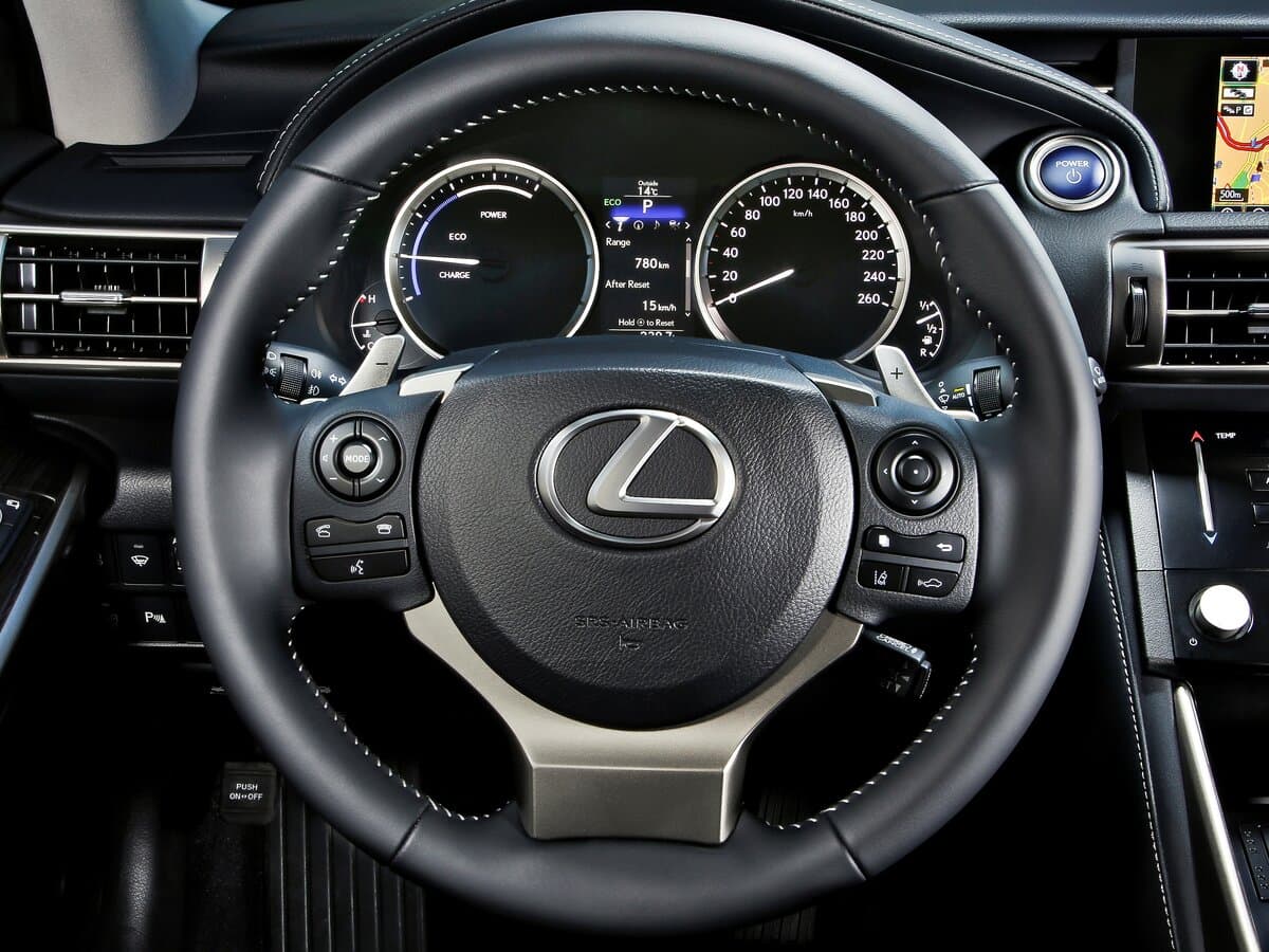 Lexus IS III — Sükan