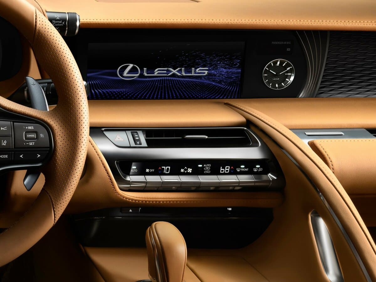 Lexus LC I — Salon, arxadan