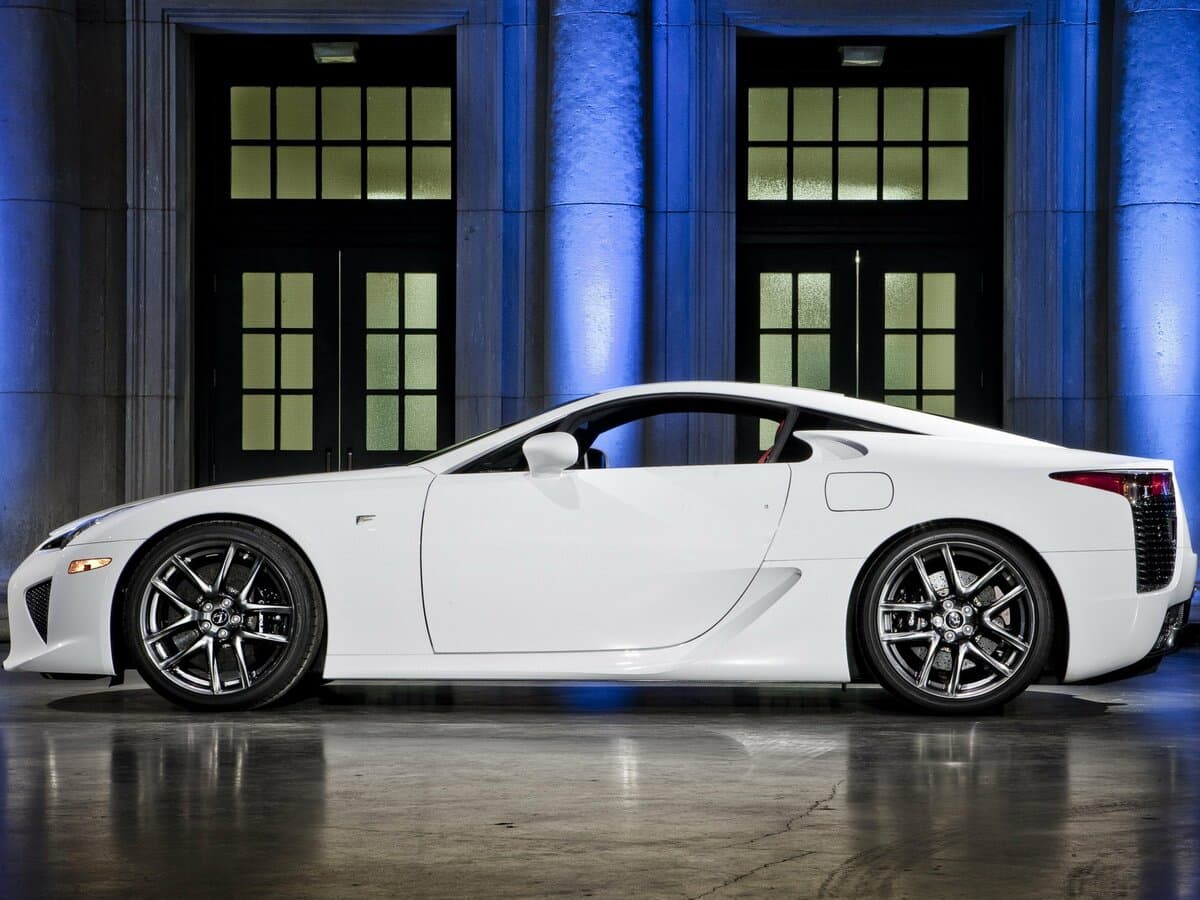 Lexus LFA 2010 – 2012 — Yandan