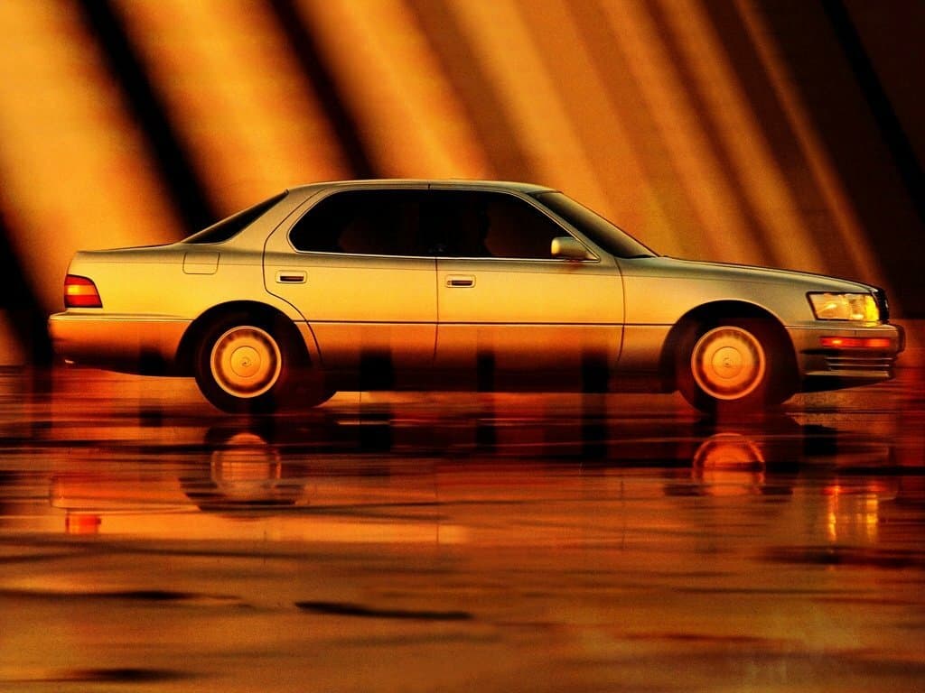 Lexus LS I — Yandan