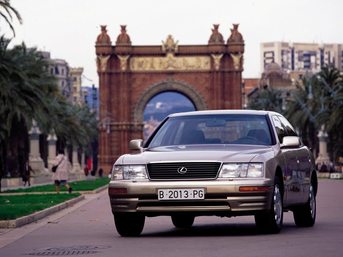 Lexus LS II — Öndən