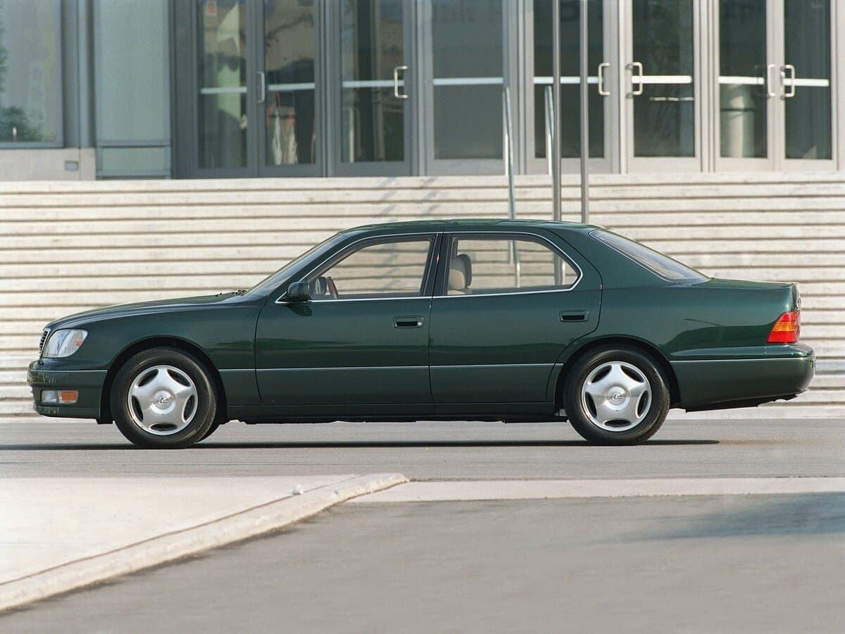 Lexus LS II — Yandan