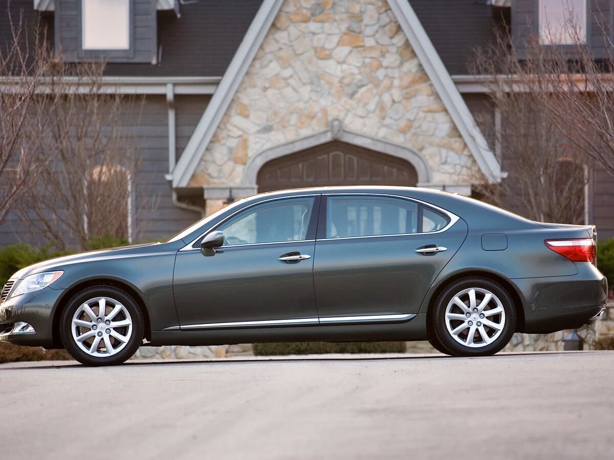 Lexus LS IV — Yandan