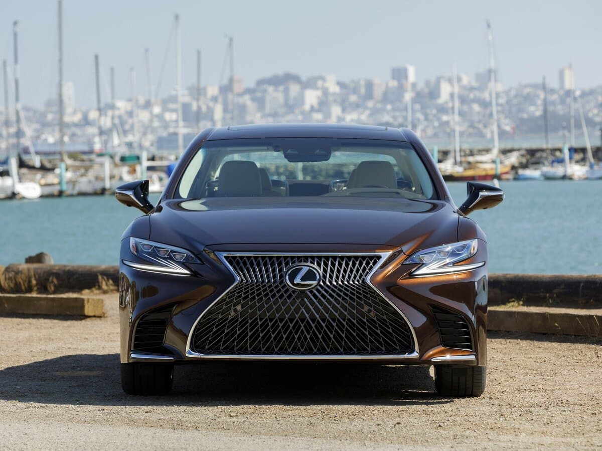 Lexus LS V — Öndən