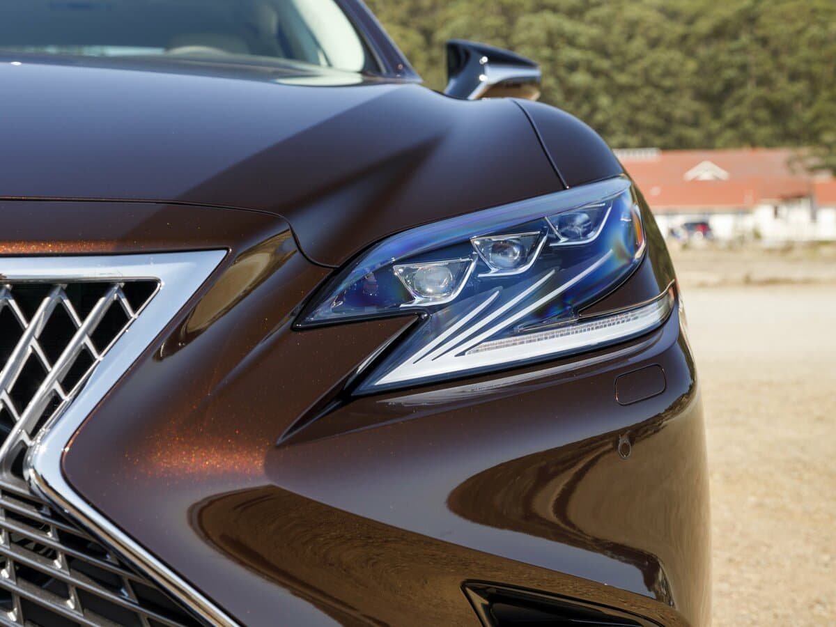 Lexus LS V — Fara