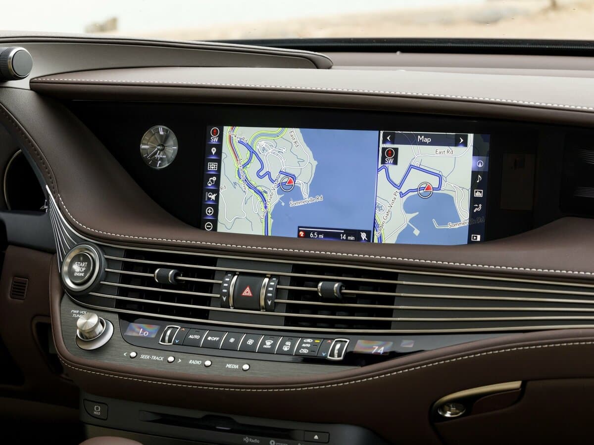 Lexus LS V — Salon, öndən