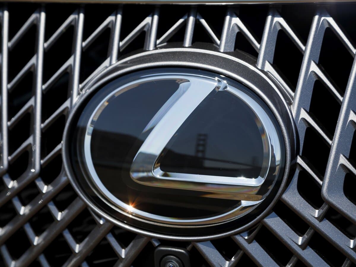 Lexus LS V — Salon, arxadan