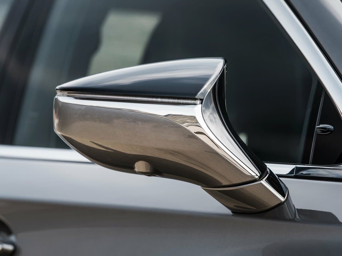 Lexus LS V — Yan güzgü