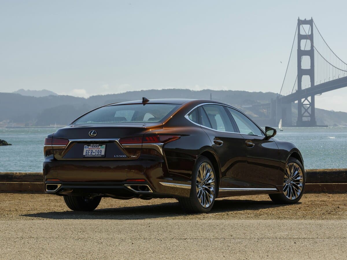 Lexus LS V — 3/4 arxadan