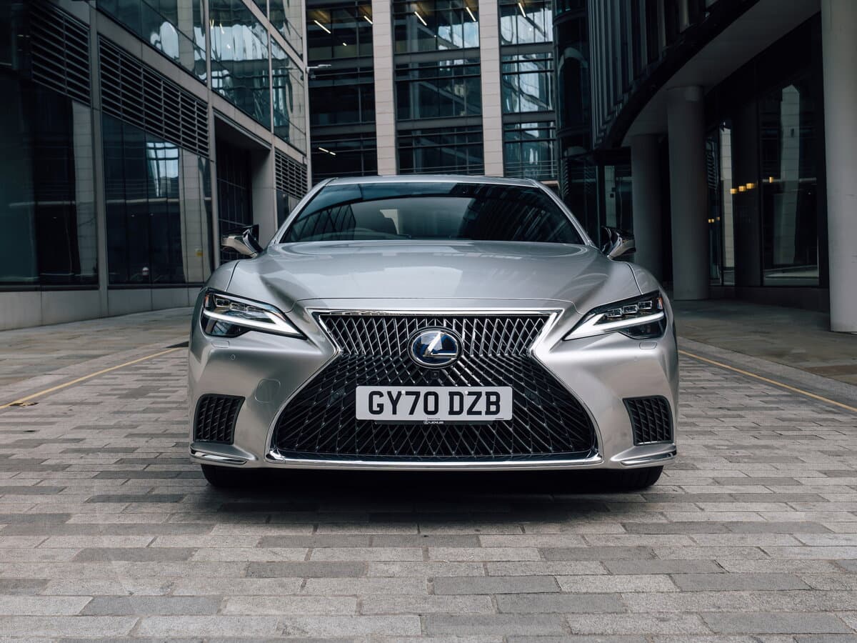 Lexus LS V Restayling — Öndən
