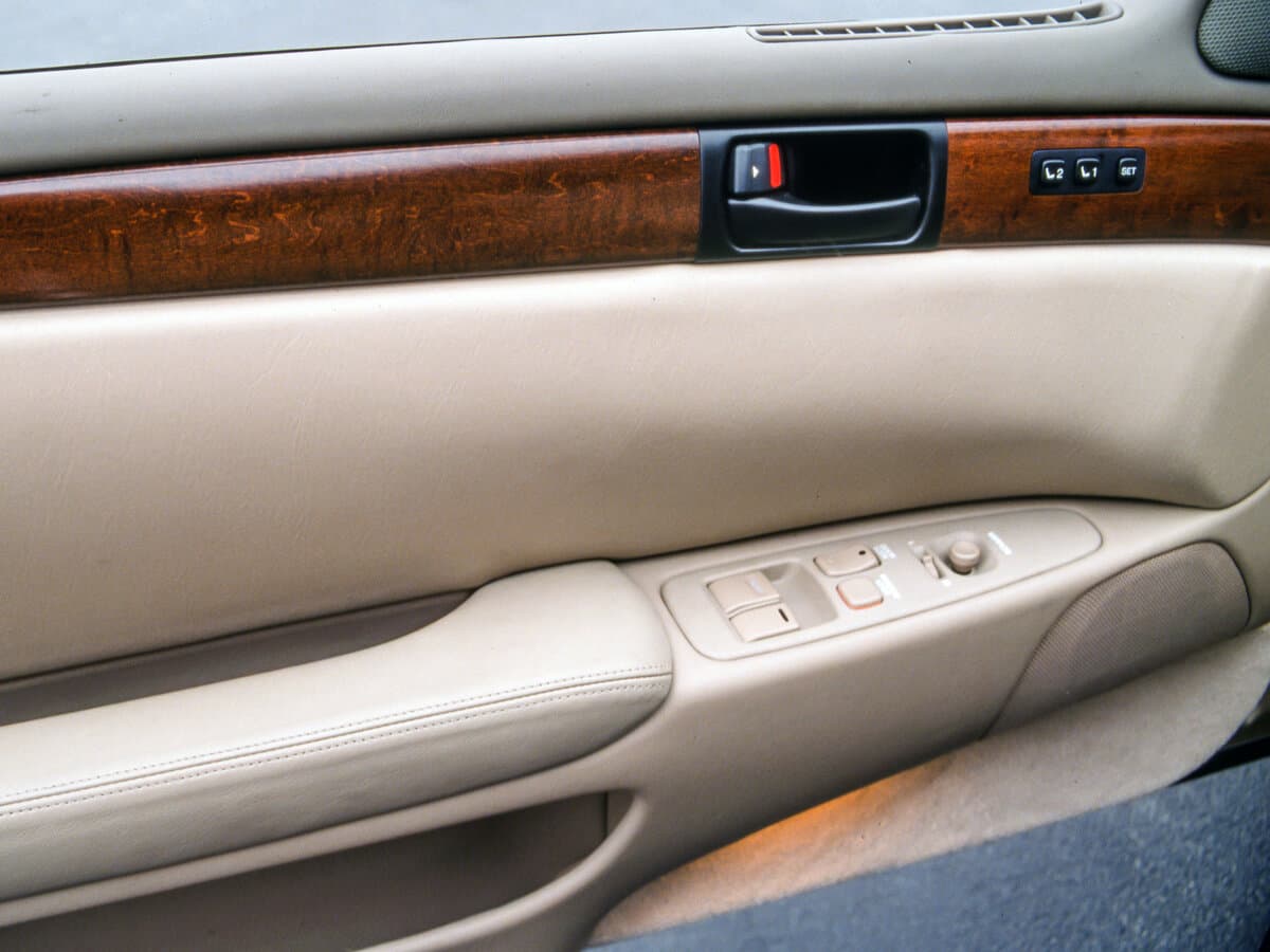 Lexus SC I — Qapı